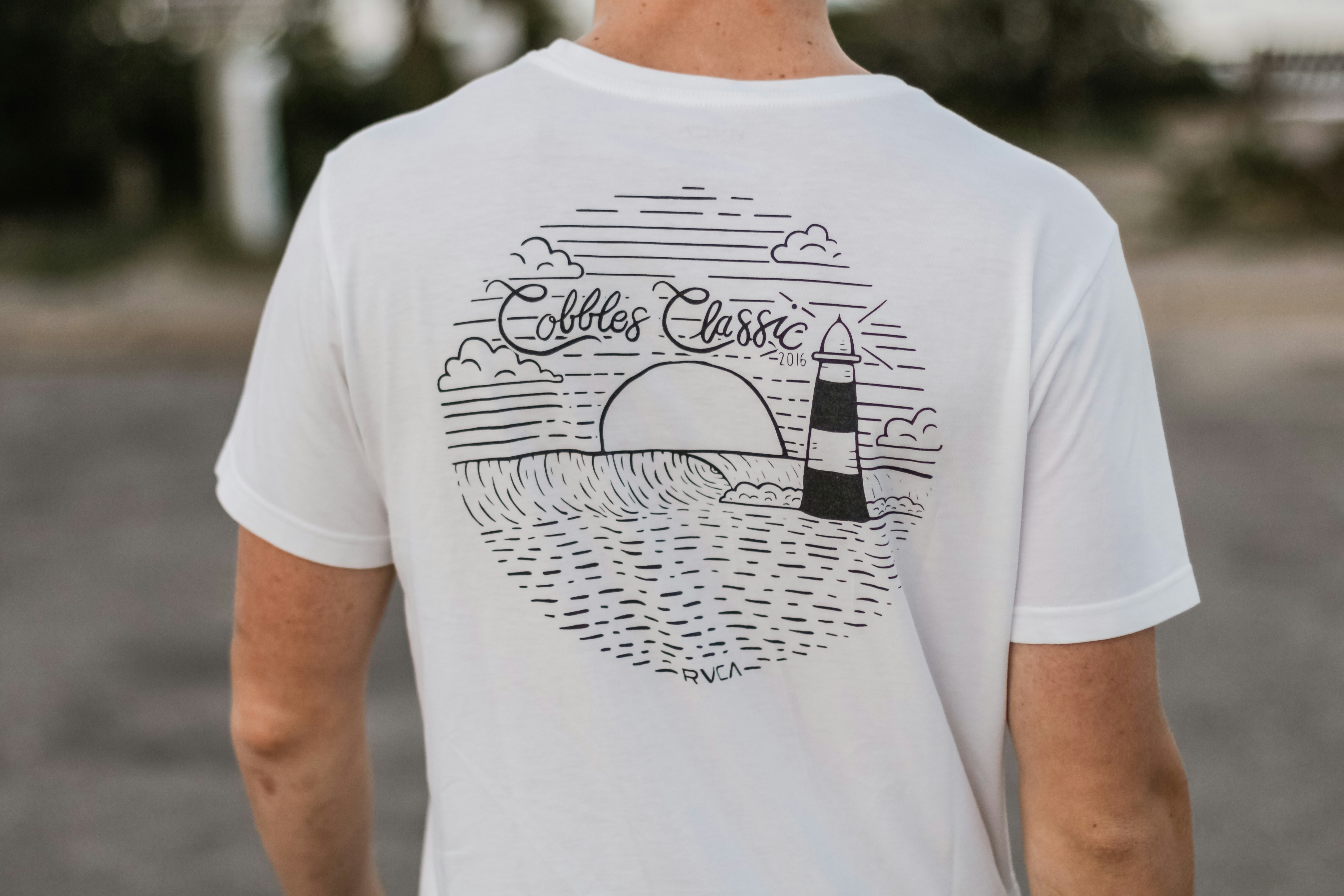 Back shot of a model wearing Cobbles Classic Seashore minimalist print.